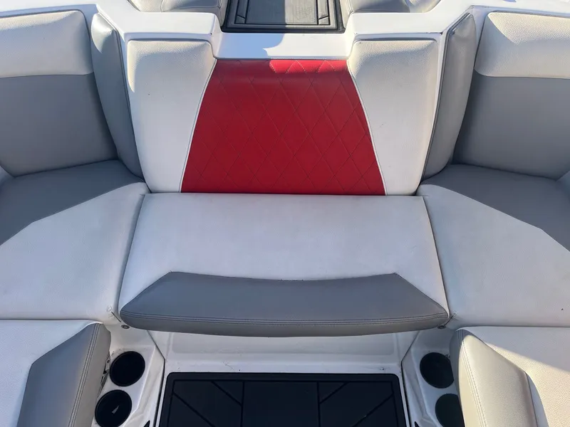 Slide: The Image of Tigé R21 2018 - 21