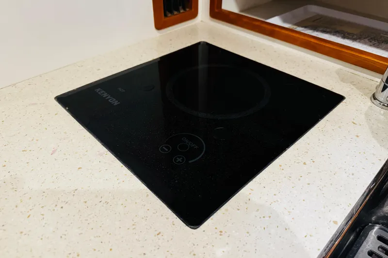 Slide: The Image of Kenyon cooktop on MJM 36z Express 2015 yacht's countertop. - 16