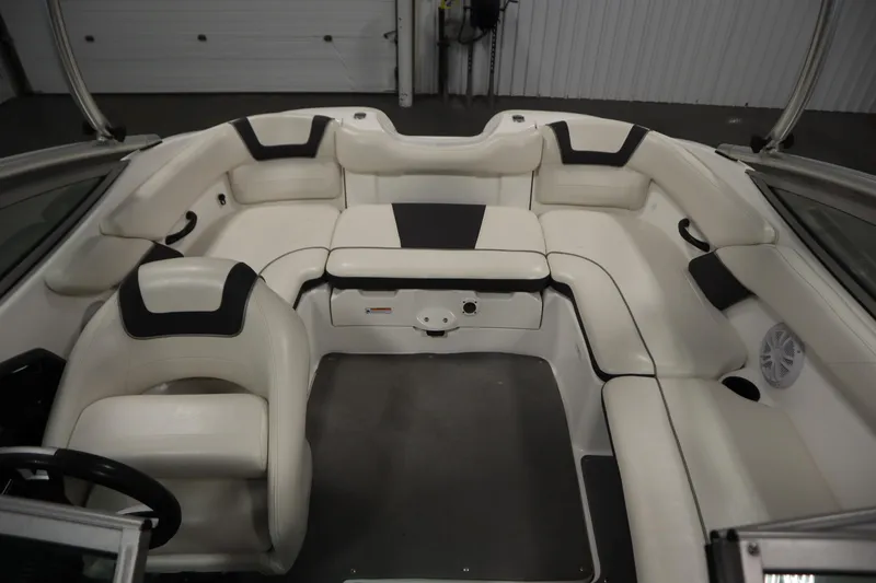 Slide: The Image of 2013 Yamaha Boats AR190 interior with white seating and black accents. - 31