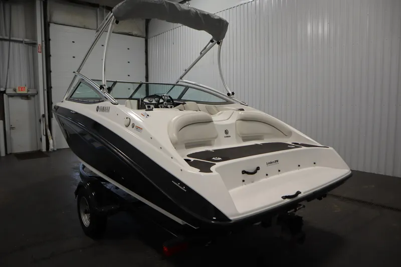 Slide: The Image of 2013 Yamaha Boats AR190 in a warehouse, showcasing sleek design and modern features. - 7