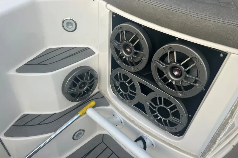 Slide: The Image of Speakers on a 2007 Fountain 38 Sportfish Cruiser OB boat interior. - 16