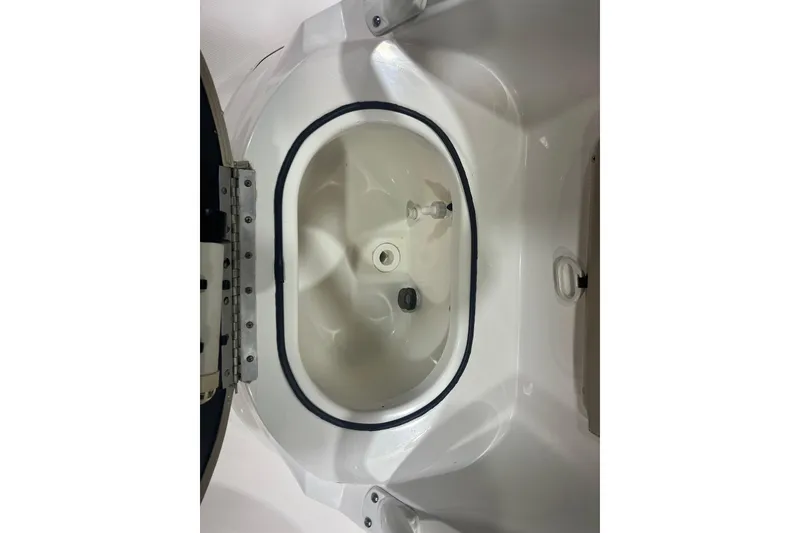 Slide: The Image of 2023 NauticStar 227 XTS boat livewell interior view. - 14