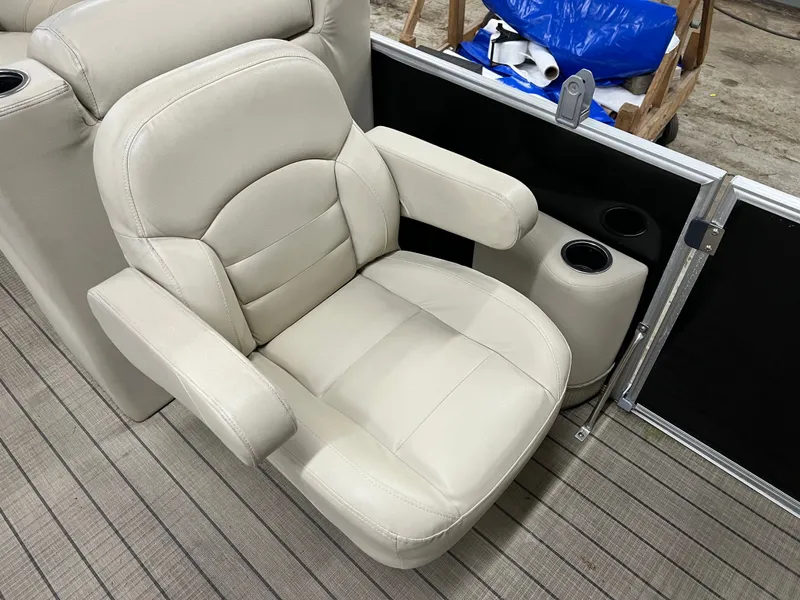 Slide: The Image of Sylvan Mirage Cruise 8520 2018 - 10