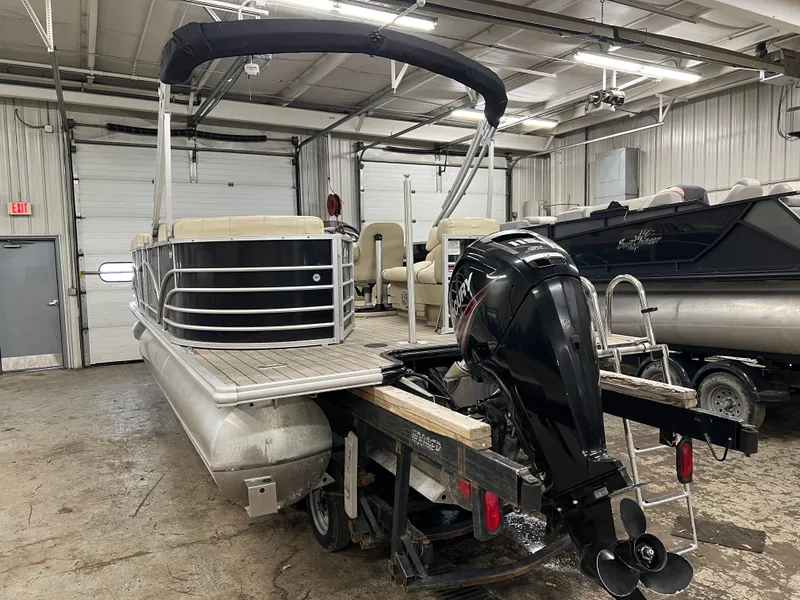 Slide: The Image of Sylvan Mirage Cruise 8520 2018 - 4