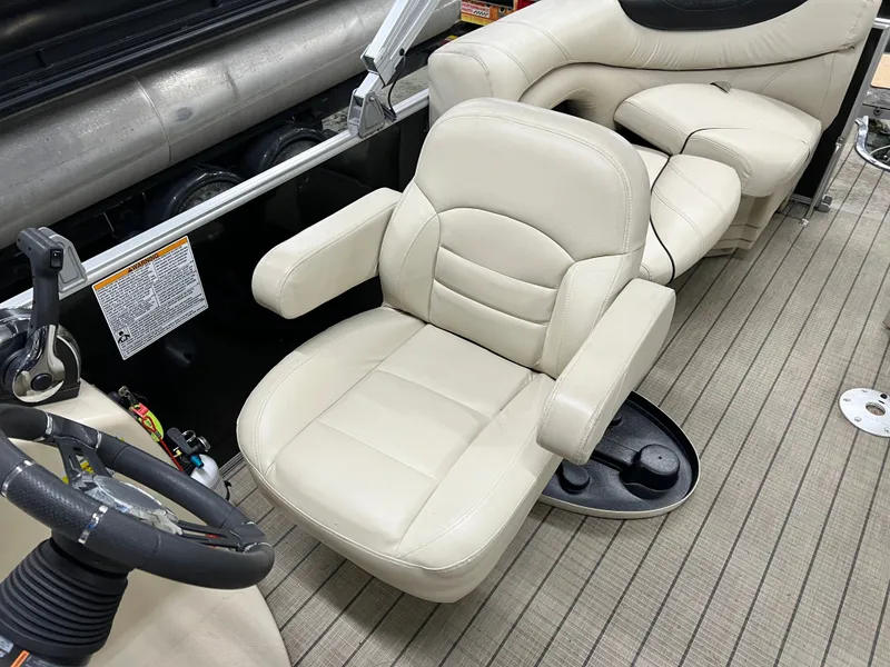 Slide: The Image of Sylvan Mirage Cruise 8520 2018 - 8