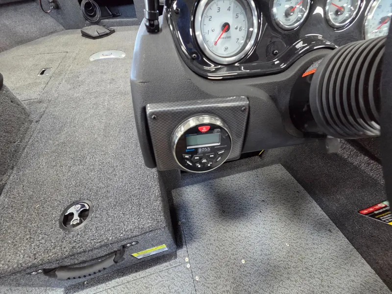 Slide: The Image of Crestliner 1650 Hawk 2026 - 16