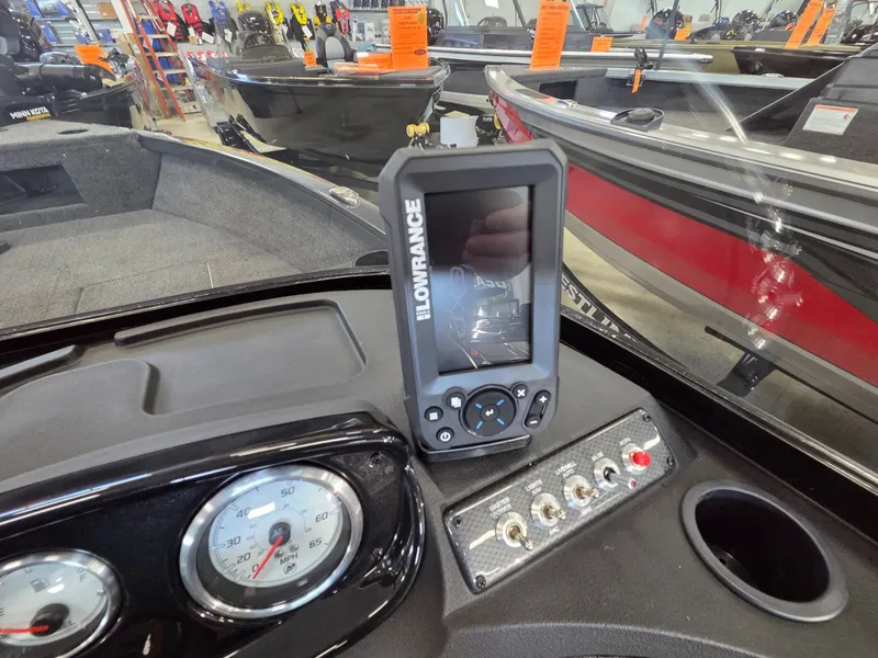 Slide: The Image of Crestliner 1650 Hawk 2026 - 17