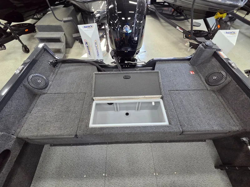 Slide: The Image of Crestliner 1650 Hawk 2026 - 19