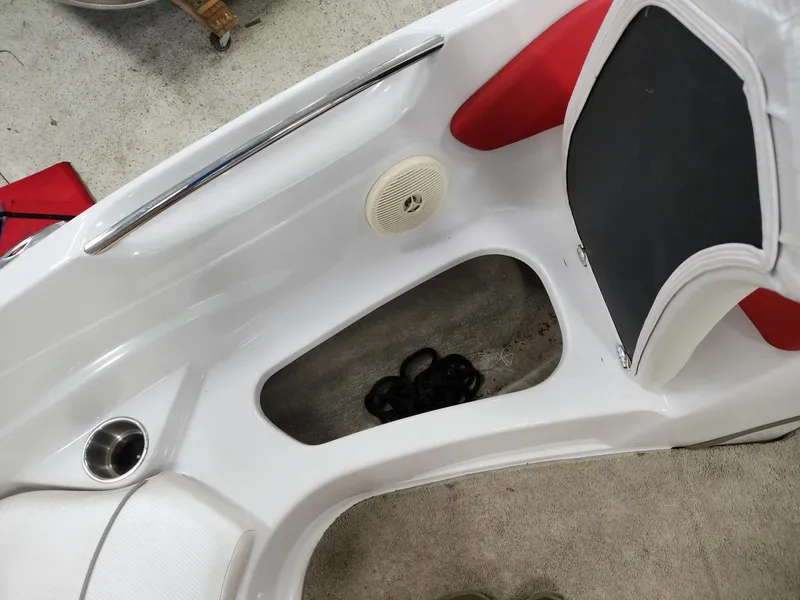 Slide: The Image of Four Winns H190 2011 - 17