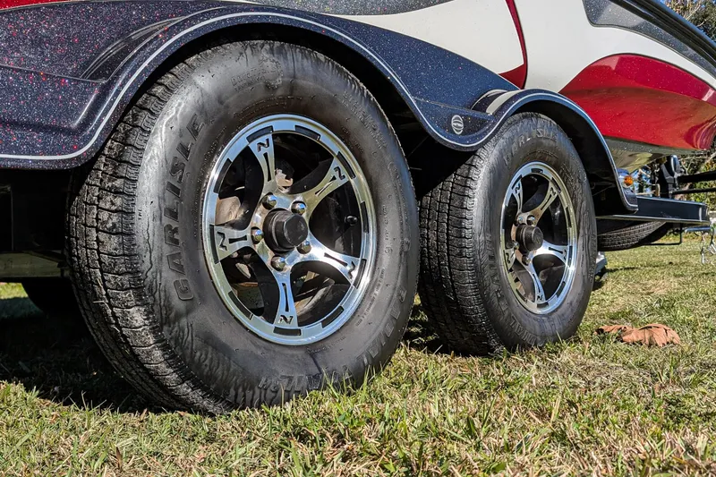 Slide: The Image of Trailer wheels of a 2015 Nitro Z-9 boat on grass. - 18