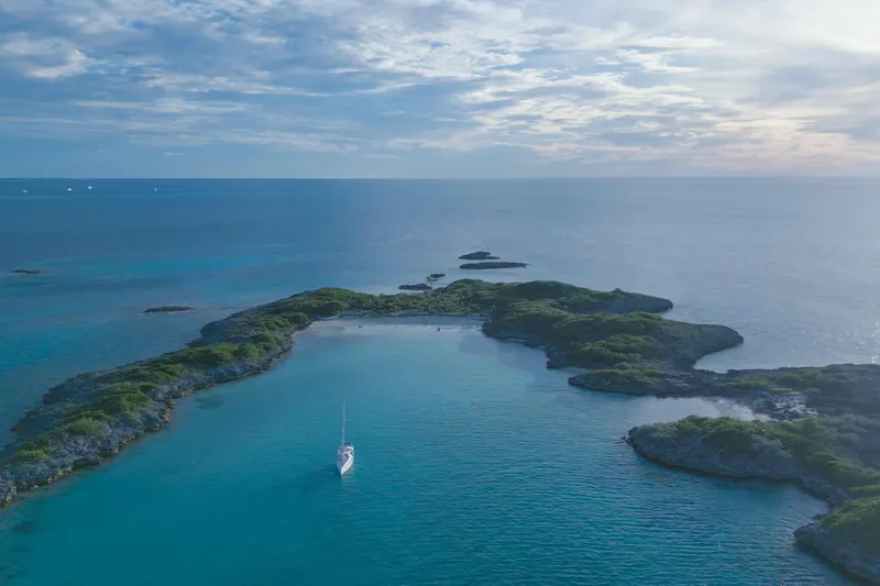 Slide: The Image of Grilled lobsters on a Beneteau 393 yacht, 2007 model, with ocean view. - 32