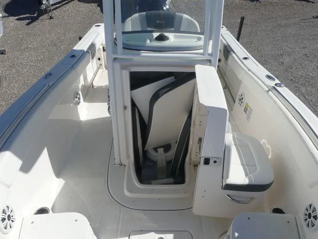 Slide: The Image of Robalo R230 Center Console 2022 - 15