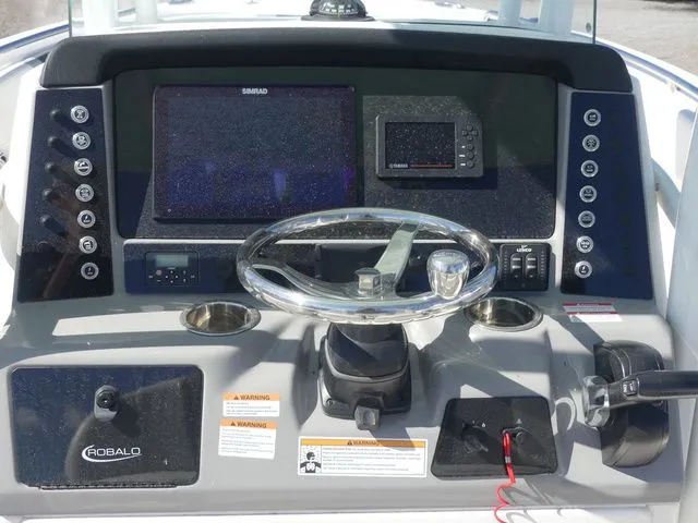 Slide: The Image of Robalo R230 Center Console 2022 - 17