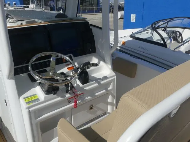 Slide: The Image of Sea Hunt Ultra 235 SE 2018 - 10