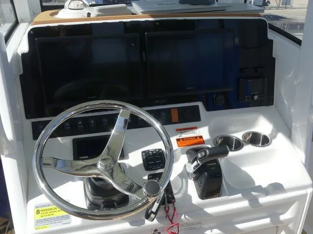 Slide: The Image of Sea Hunt Ultra 235 SE 2018 - 11