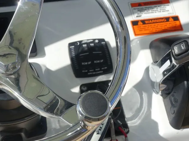 Slide: The Image of Sea Hunt Ultra 235 SE 2018 - 13