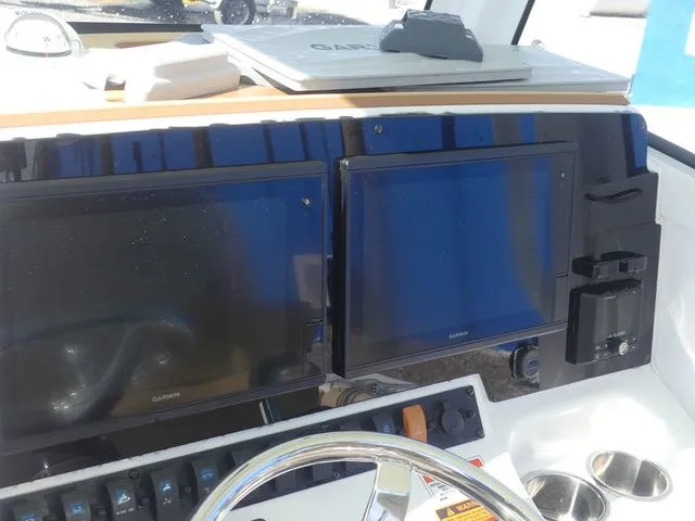 Slide: The Image of Sea Hunt Ultra 235 SE 2018 - 14