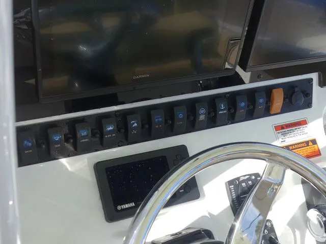 Slide: The Image of Sea Hunt Ultra 235 SE 2018 - 15