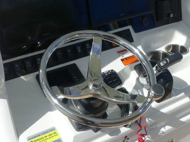 Slide: The Image of Sea Hunt Ultra 235 SE 2018 - 16