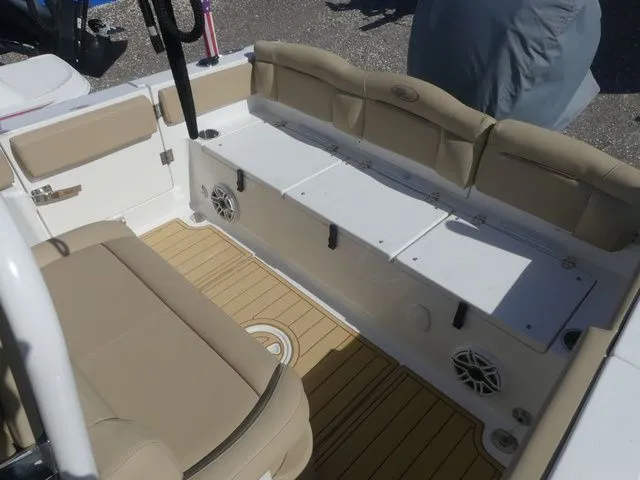 Slide: The Image of Sea Hunt Ultra 235 SE 2018 - 18