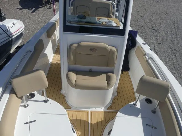 Slide: The Image of Sea Hunt Ultra 235 SE 2018 - 22