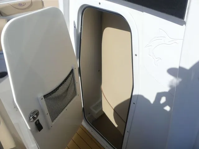 Slide: The Image of Sea Hunt Ultra 235 SE 2018 - 23