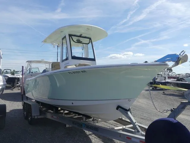 Slide: The Image of Sea Hunt Ultra 235 SE 2018 - 3