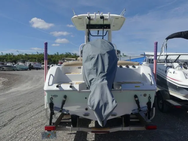 Slide: The Image of Sea Hunt Ultra 235 SE 2018 - 5