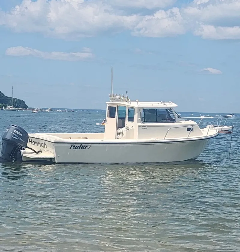 Slide: The Image of Parker 2520 XL Sport Cabin boat from 2002 on calm water. - 0