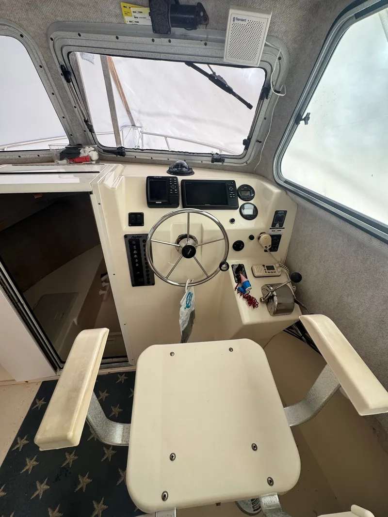 Slide: The Image of Interior of a 2002 Parker 2520 XL Sport Cabin boat. - 5