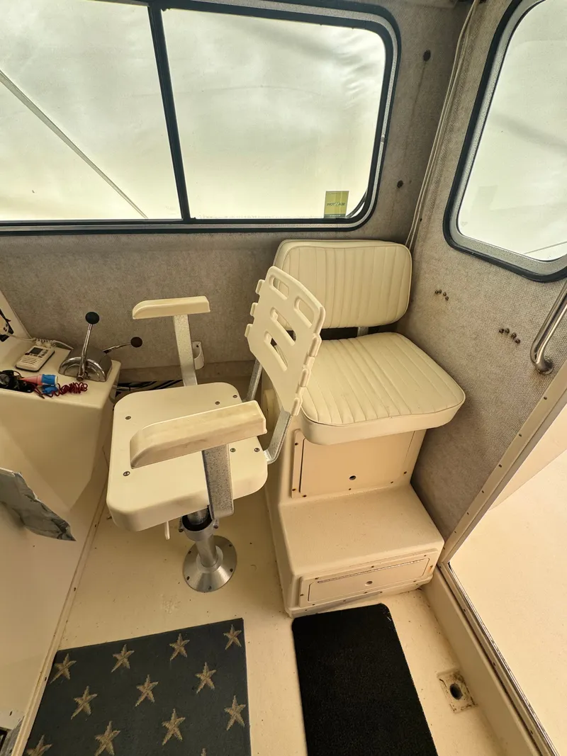 Slide: The Image of Interior of a 2002 Parker 2520 XL Sport Cabin boat. - 6