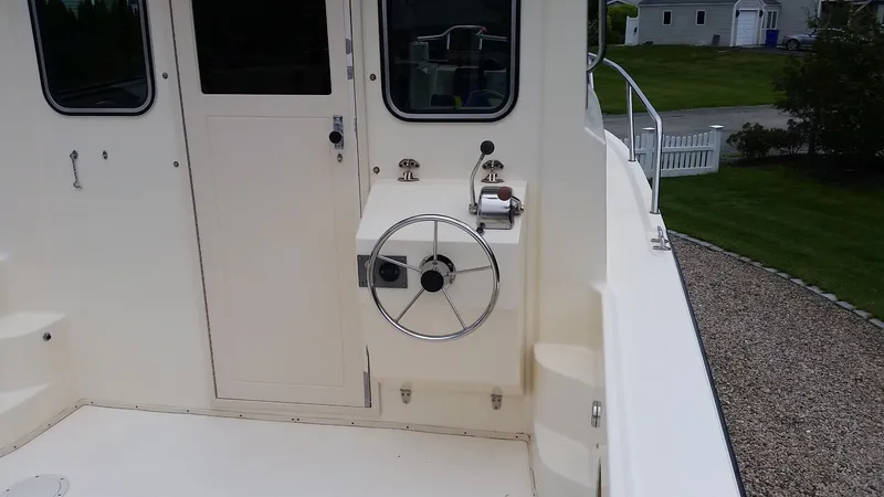 Slide: The Image of Helm of Parker 2520 XL Sport Cabin, year 2002. - 8