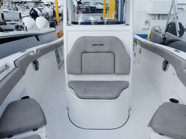 Slide: The Image of Sea Pro 259 Center Console 2021 - 11