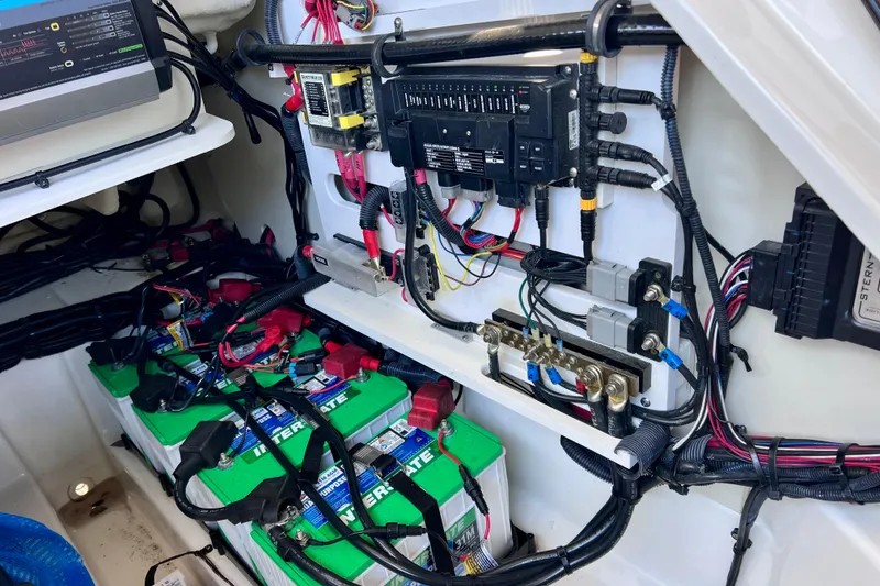 Slide: The Image of Electrical system of 2024 Sea Ray SLX 280 Outboard with batteries and wiring. - 36