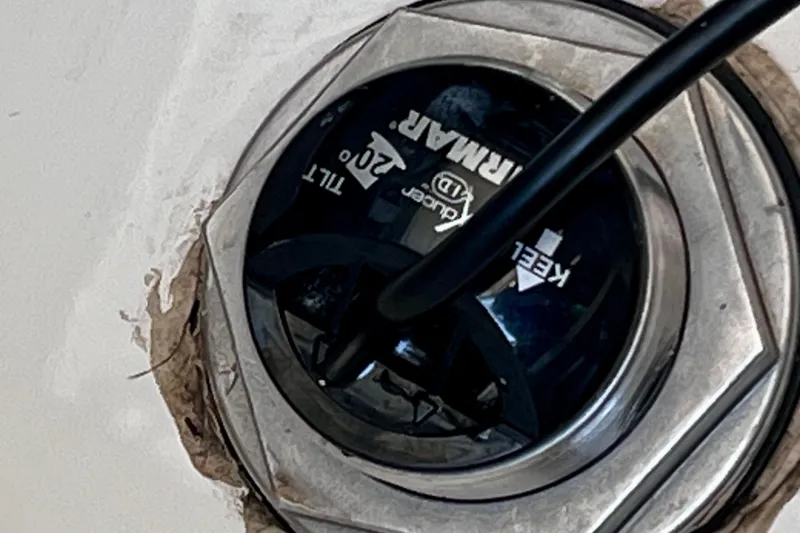 Slide: The Image of Close-up of a 2024 Sea Ray SLX 280 Outboard trim control dial. - 38