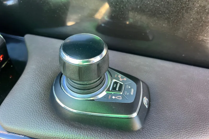 Slide: The Image of Joystick control on 2024 Sea Ray SLX 280 Outboard boat dashboard. - 50