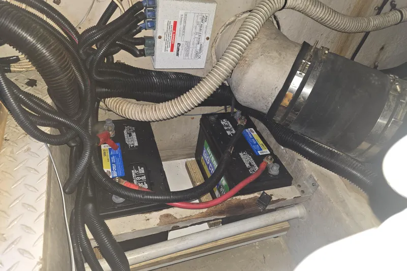 Slide: The Image of Interior of 1998 Sea Ray 550 Sedan Bridge yacht with cozy dining area. - 29