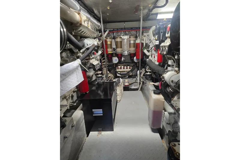 Slide: The Image of Engine room of 1999 Sea Ray 550 Sedan Bridge with visible fuel filter system. - 48