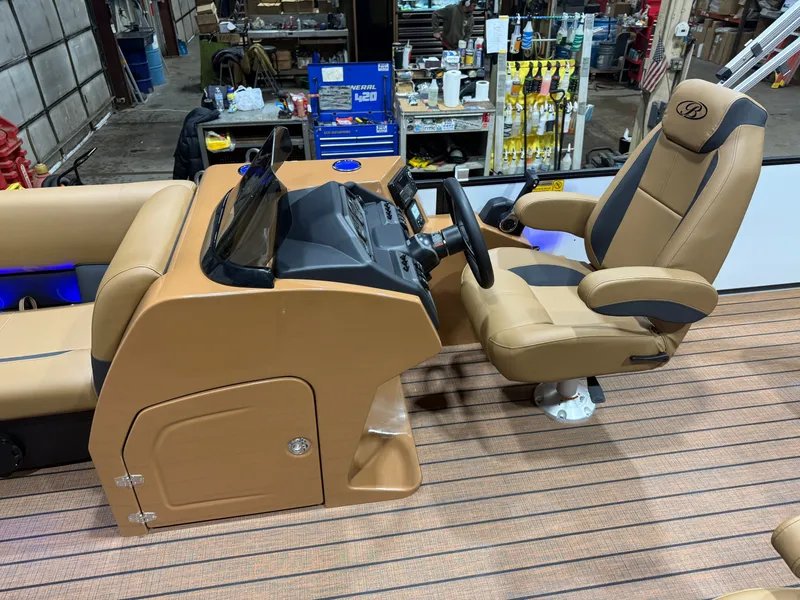 Slide: The Image of Bentley Pontoons Legacy 220 Swingback & Honda 4-Stroke EFI 2026 - 10