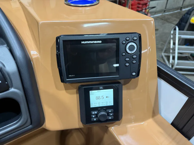 Slide: The Image of Bentley Pontoons Legacy 220 Swingback & Honda 4-Stroke EFI 2026 - 14