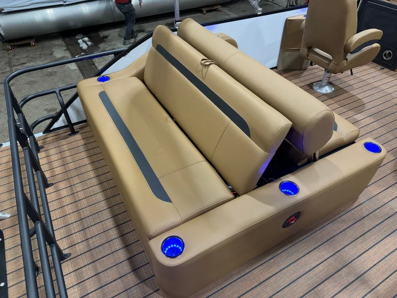 Slide: The Image of Bentley Pontoons Legacy 220 Swingback & Honda 4-Stroke EFI 2026 - 17