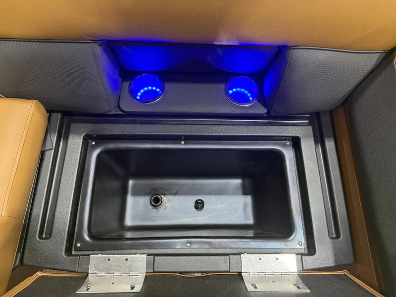 Slide: The Image of Bentley Pontoons Legacy 220 Swingback & Honda 4-Stroke EFI 2026 - 29