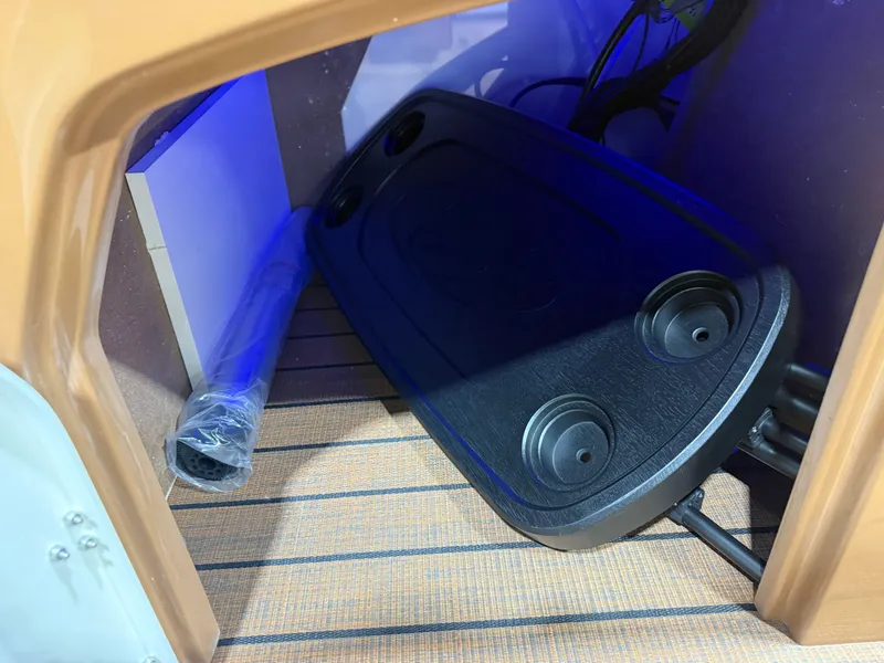 Slide: The Image of Bentley Pontoons Legacy 220 Swingback & Honda 4-Stroke EFI 2026 - 32