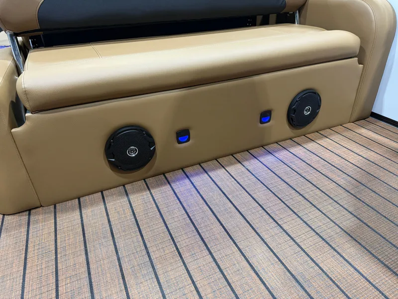 Slide: The Image of Bentley Pontoons Legacy 220 Swingback & Honda 4-Stroke EFI 2026 - 33