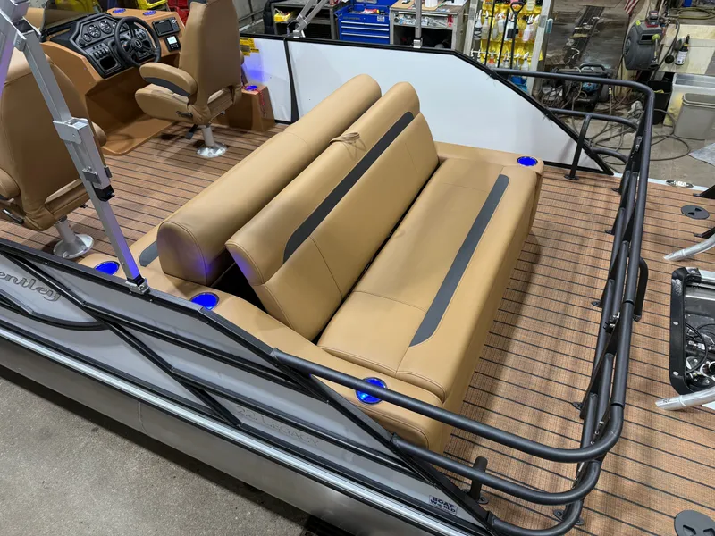 Slide: The Image of Bentley Pontoons Legacy 220 Swingback & Honda 4-Stroke EFI 2026 - 4