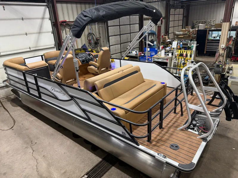 Slide: The Image of Bentley Pontoons Legacy 220 Swingback & Honda 4-Stroke EFI 2026 - 46