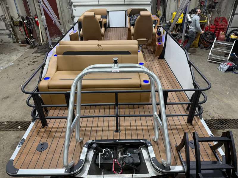 Slide: The Image of Bentley Pontoons Legacy 220 Swingback & Honda 4-Stroke EFI 2026 - 5