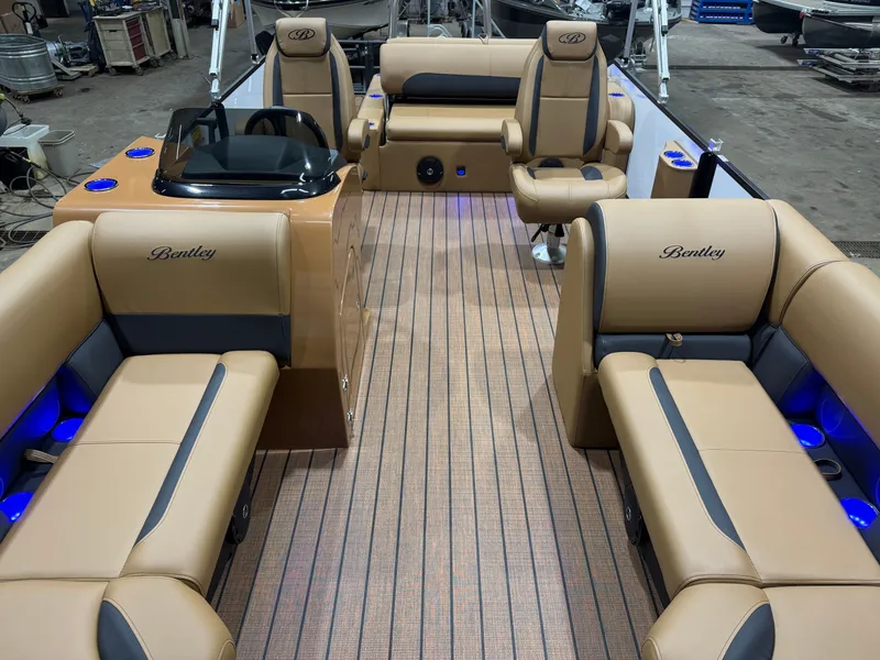 Slide: The Image of Bentley Pontoons Legacy 220 Swingback & Honda 4-Stroke EFI 2026 - 6