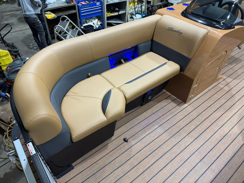 Slide: The Image of Bentley Pontoons Legacy 220 Swingback & Honda 4-Stroke EFI 2026 - 7