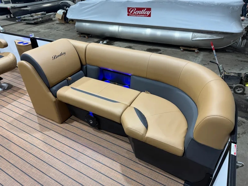 Slide: The Image of Bentley Pontoons Legacy 220 Swingback & Honda 4-Stroke EFI 2026 - 8